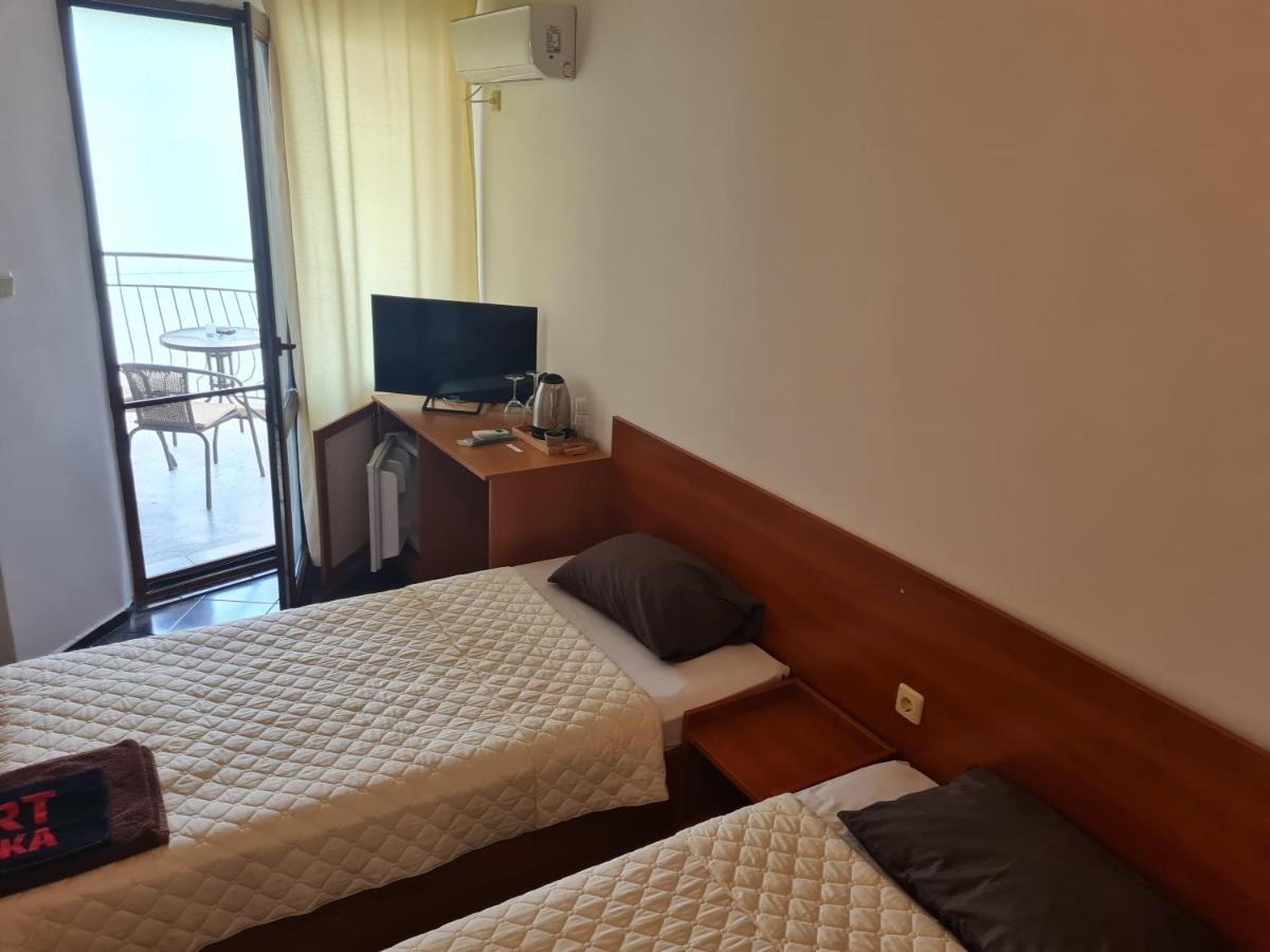 Алми Almi Hotel สวิติ วลัส ภายนอก รูปภาพ